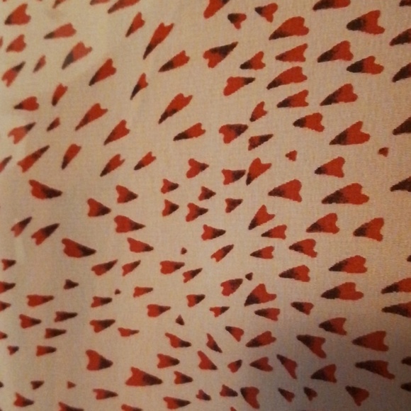 Open back blouse with ❤️ pattern - Picture 4 of 6